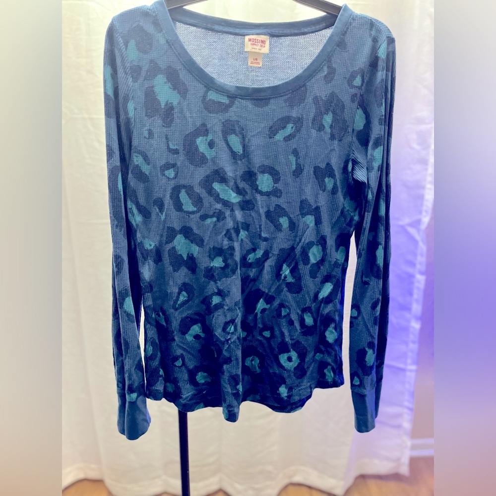 Mossimo Blue Leopard Print Size Large Long Sleeve Light Weight Thermal Top